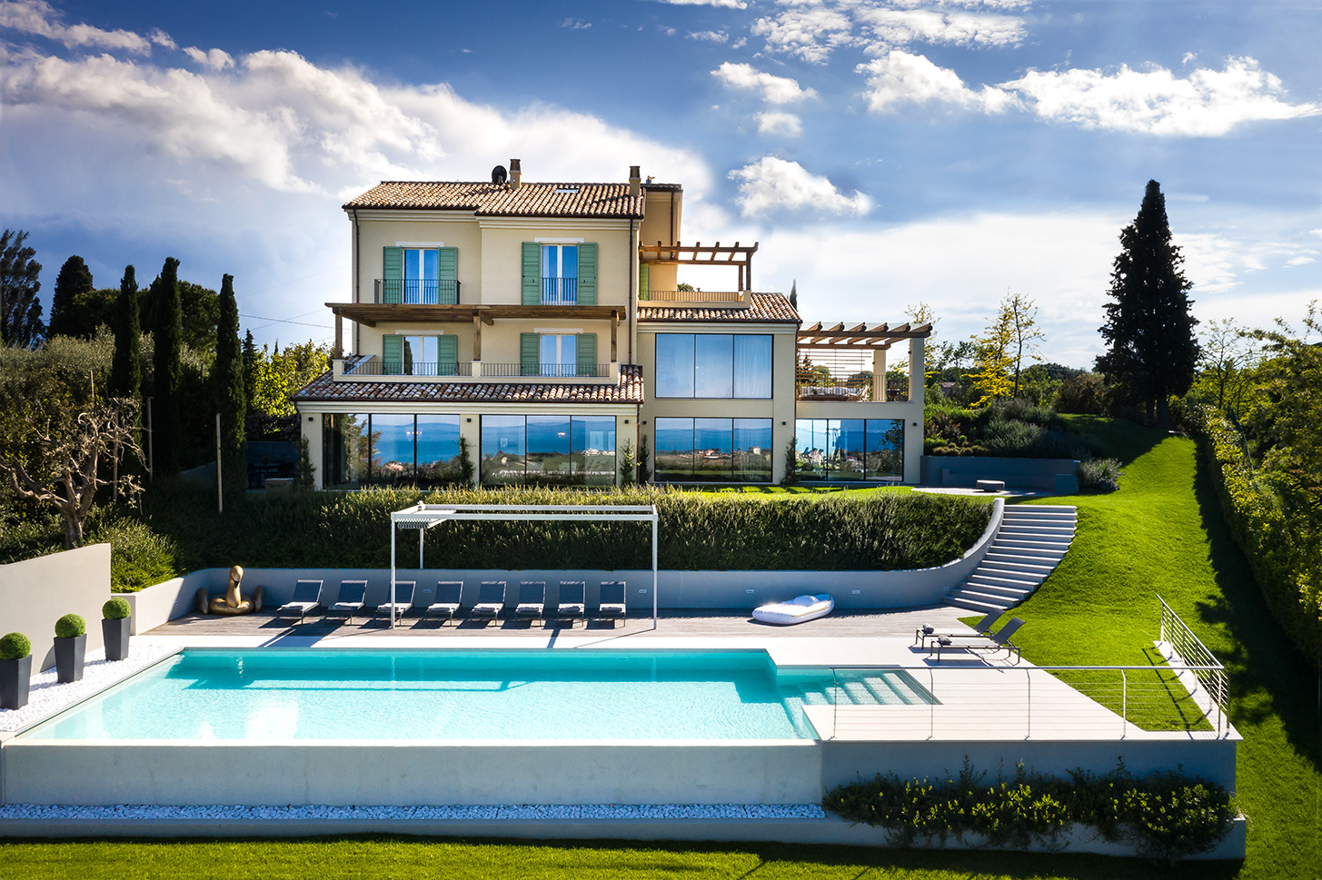 Villa-Olivo-Italian-Luxury-home-from-home_Villa-Olivo_Photo-credit_Davide-Bischeri.jpg